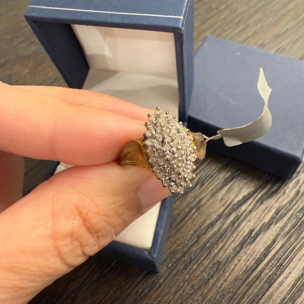 Beautiful diamond and gold ring